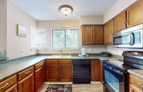 Hilton Head Island Condo | Springwood Villas Condo near South Forest Beach with Pool & Tennis
