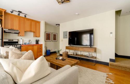 Belmont House | Stay Portland - The Little Tower - Local Vintage Shops & Eateries