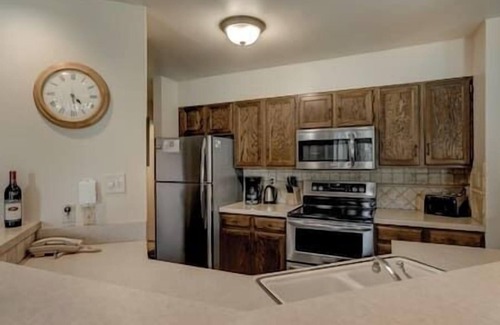 Steamboat Springs Apartment | Stay With Style - 2BD/2BA - Walk to Gondola - W&D - Free WiFi