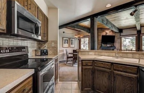 Steamboat Springs Apartment | Stay With Style - 2BD/2BA - Walk to Gondola - W&D - Free WiFi