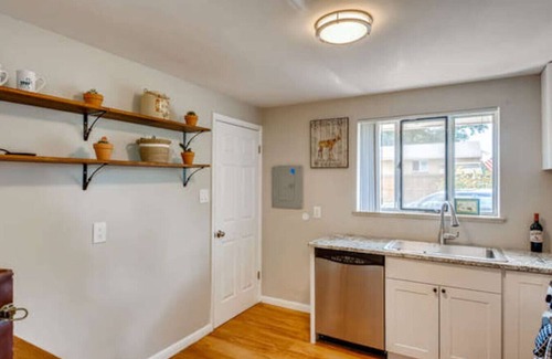 Lakewood House | Staying for a Month or More? Check out this Home!