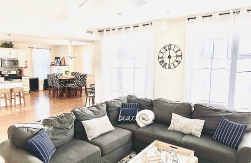 North End Condo | STEPS TO BEACH & BOARDWALK. 5BR/3BATH. Private Elevator!