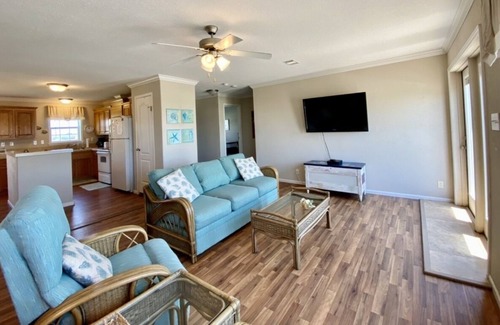 Crystal Beach House | STONE'S THROW - 3 BEDROM WITH AMAZING GULF VIEWS!
