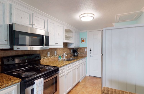 Old Town Condo | Studio Condo in Town, Near Beach, Shared Pool and Hot Tub