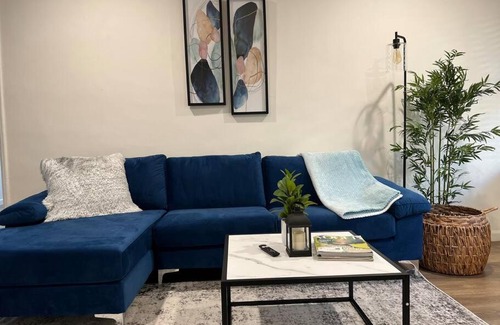 Hollywood Apartment | STUNNING RUNYON CANYON BLUE OASIS - Hollywood