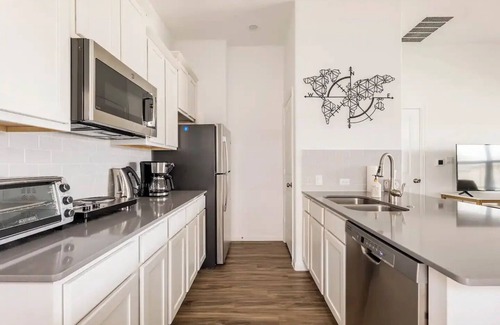 Manchaca House | Stylish & Modern Austin Home with Yard & Gated Community Pool