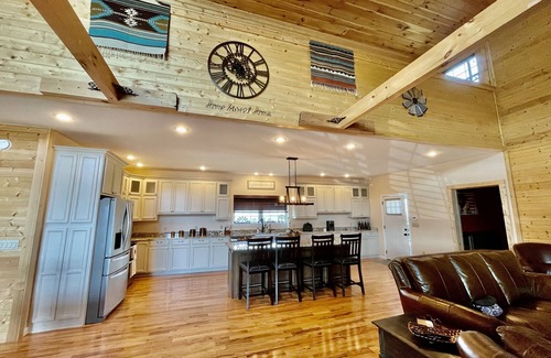 Chalet Village North House | SUMMER WEATHER = VERY COOL RATES! MT VIEW HOT TUB GAME RM THEATER GREAT LOCATION