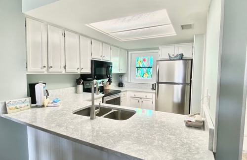Orange Beach Condo | Sunswept 202 2/2 Orange Beach* Nicely Decorated*Directly on the Beach*