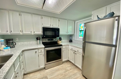 Orange Beach Condo | Sunswept 202 2/2 Orange Beach* Nicely Decorated*Directly on the Beach*