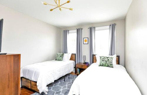 Mosby Apartment | Sweet and Sunny Delight! Orange Crush on You Oasis!