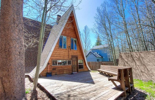 South Lake Tahoe House | Tahoe Chalet by Lake Tahoe Accommodations