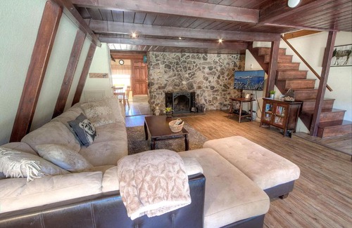 South Lake Tahoe House | Tahoe Chalet by Lake Tahoe Accommodations