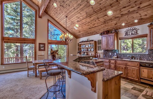 Incline Village House | Tahoe Incline Family Fun House, Man Cave/Game Room, Pool Table & Slot Machines
