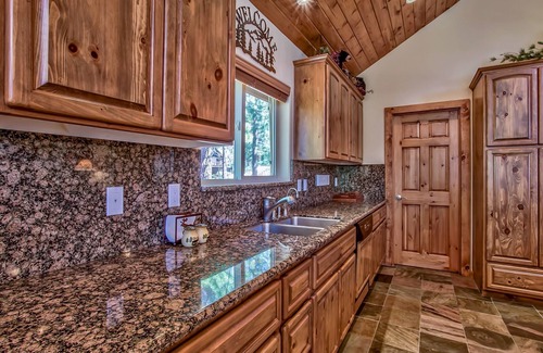 Incline Village House | Tahoe Incline Family Fun House, Man Cave/Game Room, Pool Table & Slot Machines
