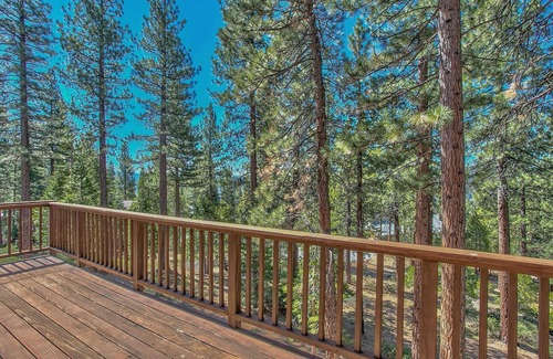 Incline Village House | Tahoe Incline Family Fun House, Man Cave/Game Room, Pool Table & Slot Machines