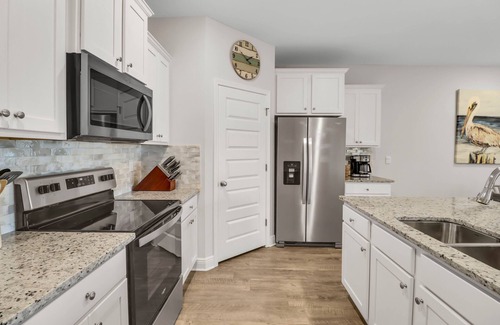 Port St. Joe House | "Tenn A Sea" is an immaculate 4BD/2BA with a screened porch, fenced yard & firepit! Pet Friendly!