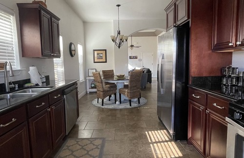Biggs Field House | The Best Home for Families-Dogs/Gated Community w/Security/Pool & Many Amenities