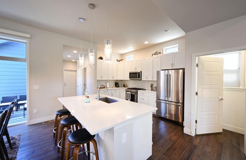 Northfield House | The Central Park Retreat – Luxury 3BR/2.5BA Single-Family Home