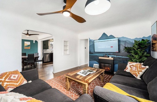 Denver House | The ColoRadical Crashpad! w/Fire pit & Hot tub