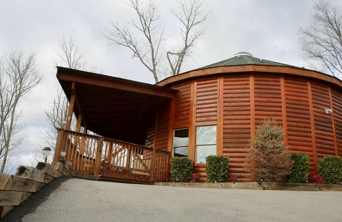 Sevierville Cabin | The Cozy Bearz Cabin, A place to relax and have a Great time!