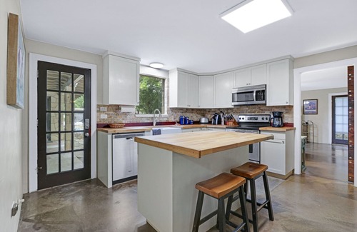 Wimberley House | The Creek,The Pool, walking distance to the square it's all here!