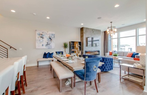 Edgehill House | The Dove - Downtown Modern-Huge Rooftop Deck-Gulch