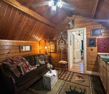 Cosby Villa | The Drake Cabin in The Forest