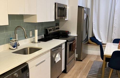 Rittenhouse Row Apartment | The Elegante - 2BR apt 2F