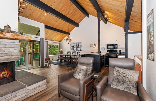 Summit Estates Cabin | The Goggle Tan Condo by Destination Big Bear : Steps from Snow Summit Resort! 80s Arcade Game! Ski-In/Ski-Out! Wifi & Cable!