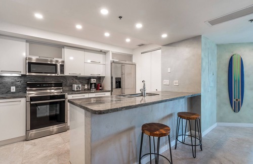 South Beach Apartment | The Netherland R5B on OceanDr + Park&Gym