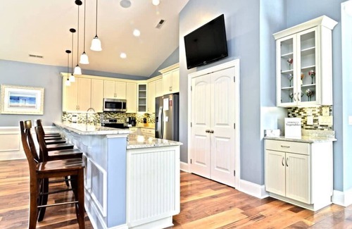 Windy Hill House | The Palm Luxury Beach House with Pool Top Location