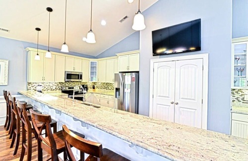 Windy Hill House | The Palm Luxury Beach House with Pool Top Location