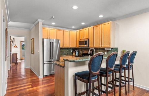 Carbondale Apartment | The Perch on Main | Top Floor D/T Carbondale Condo