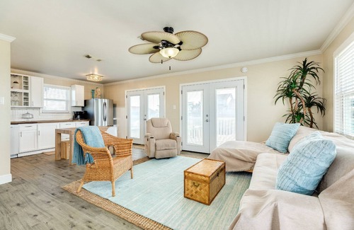 Jamaica Beach House | The Prettiest Palm |Kayak, Beach Toys & Cornhole |$200 Free Attraction Tickets |Pool & Beach Nearby