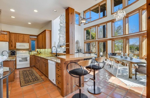 Barton Creek Highlands House | The Retreat at Crystal Creek - 8 miles to Downtown