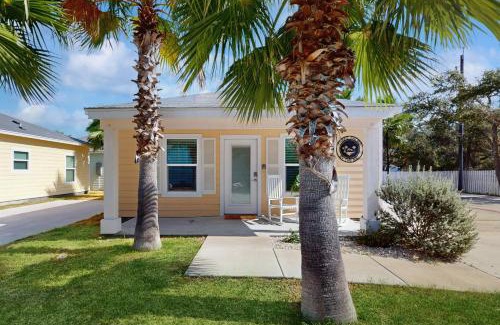 Fulton House | Three Palms By The Bay
