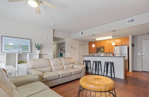 North Loop Apartment | TNC 202 · Austin- 3 Bedroom Spacious Pad!