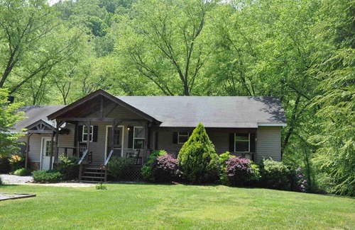 Mineral Bluff Cabin | TOCCOA FISH TRAP- A FISHERMAN`S DREAM CABIN.DOG FRIENDLY,TOCCOA RIVER