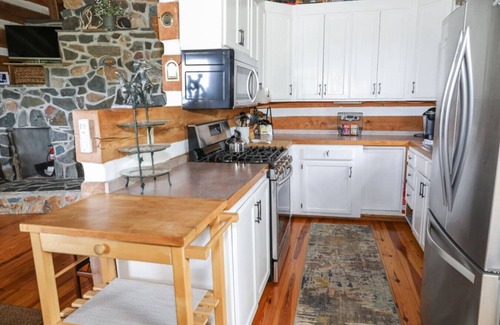 Meadows Of Dan Cabin | Touche` Too Cabin by Buffalo Mtn Getaway