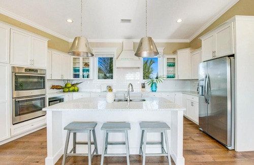 Bradenton Beach House | Tropical Hideaway by AMI Locals