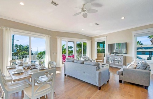 Bradenton Beach House | Tropical Hideaway by AMI Locals