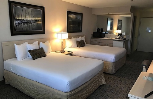 Warrenton Hotel | Two Family-Friendly Units! Pool, Attractions and Sauna