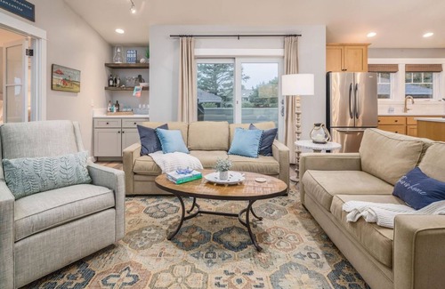 Manzanita House | Two King Suites, Ocean Views & Upscale Touches in Downtown Manzanita