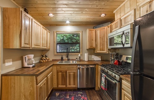 Glacier House | Unplug at this Mt. Baker Cabin in the Hot Tub, enjoy massage chair & rain shower