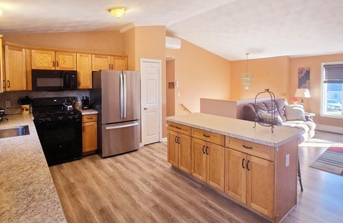 Eastward Look House | Updated Central A/C 6 Bd Rm 3 ba Home Sleeps 12 Scarborough Beach walking dist.