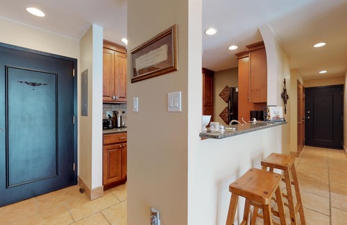 Copper Mountain Village House | Updated Penthouse Condo with Views & Hot Tub - Walk to Slopes