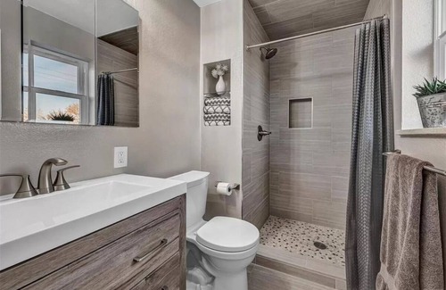 North Central Westminster Resort | Private room ∙ 3 guests