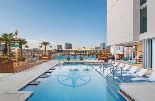 Sobro House | Vacay in Style! 4 Huge Suites, Swimming Pool, Music City Walk of Fame Park!