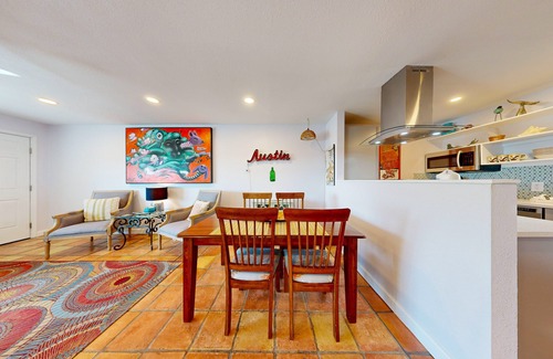Port Aransas Condo | Walk to Sandfest , Shared Pool, Board Walk to Beach