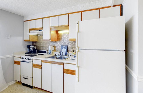 Gulf Lagoon Beach Apartment | Water-view studio with pool, central AC, tennis & sauna